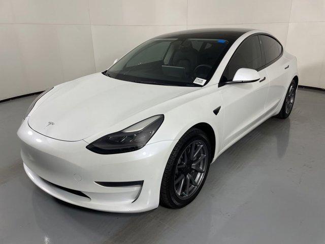 Photo of 2023 White Tesla Model 3