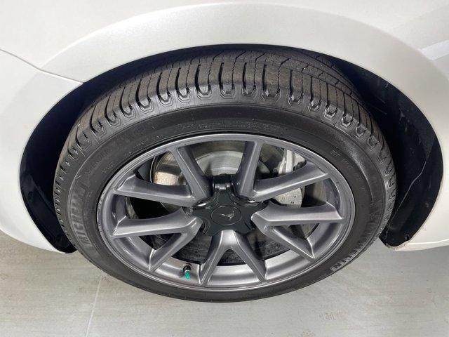 Photo of 2023 White Tesla Model 3