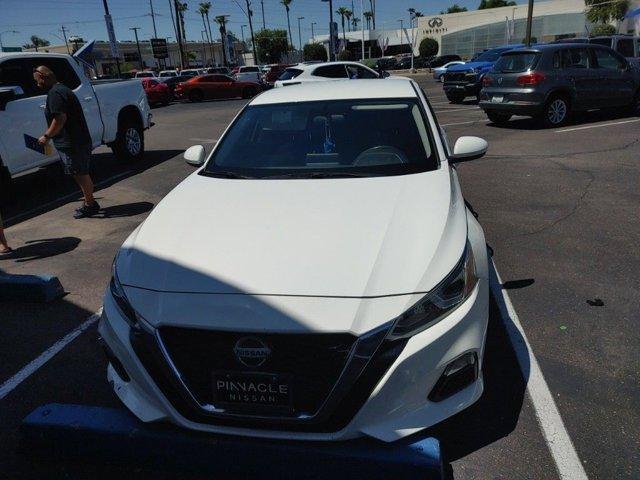Photo of 2020 Glacier White Nissan Altima