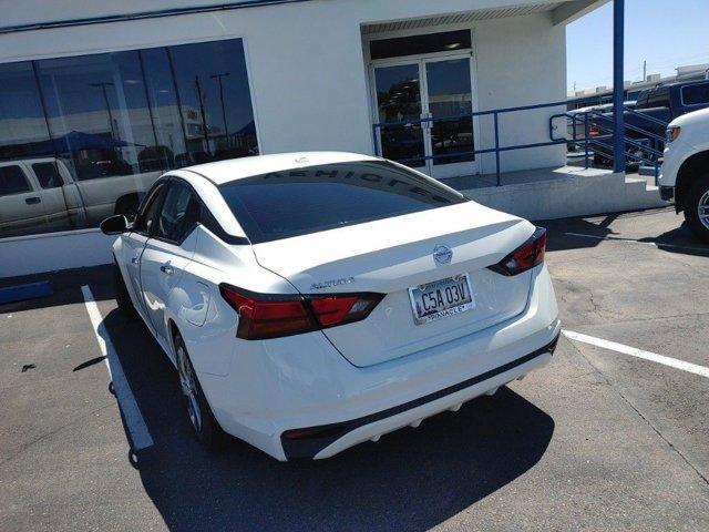 Photo of 2020 Glacier White Nissan Altima