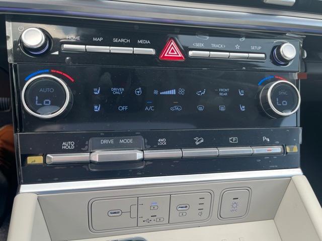 Photo of 2025 Phantom Black Hyundai SANTA FE HEV