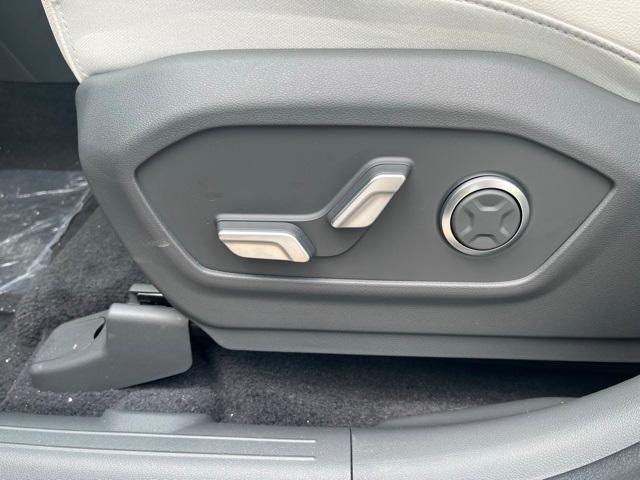 Photo of 2025 Phantom Black Hyundai SANTA FE HEV