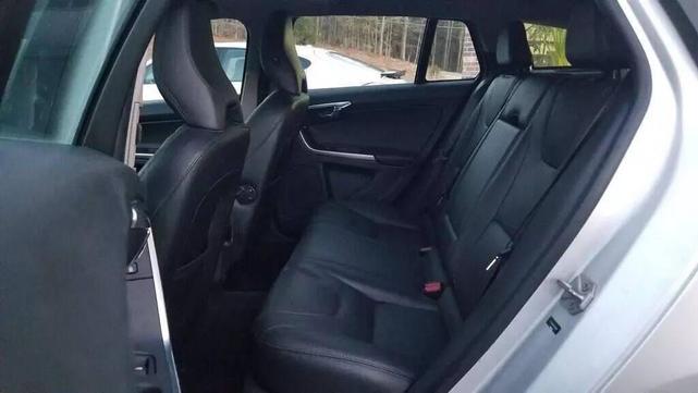 Photo of 2015 Bright Silver Metallic Volvo V60