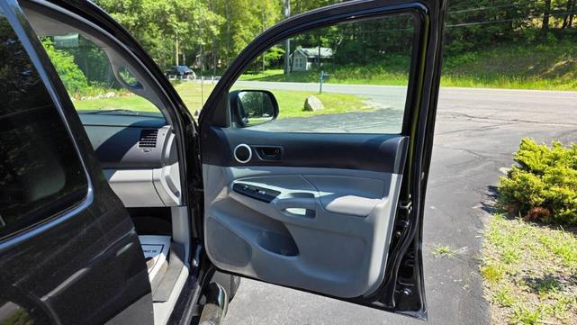 Photo of 2014 Black Toyota Tacoma