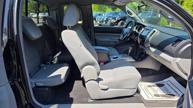 Photo of 2014 Black Toyota Tacoma