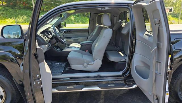 Photo of 2014 Black Toyota Tacoma