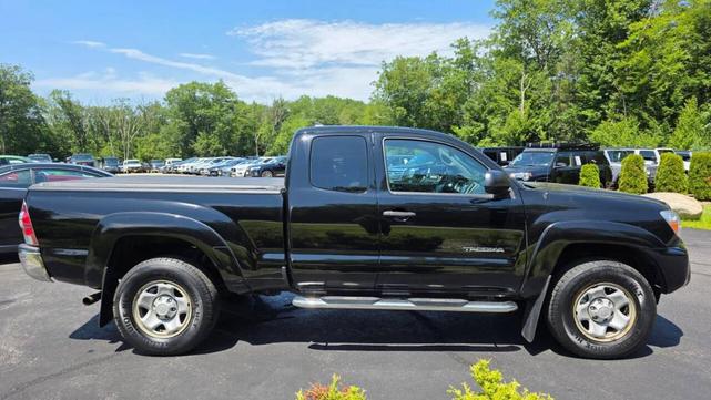 Photo of 2014 Black Toyota Tacoma