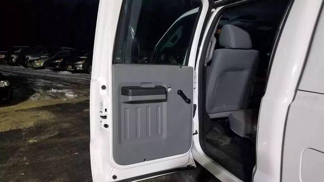 Photo of 2011 White Ford F-450
