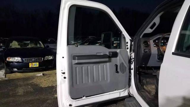 Photo of 2011 White Ford F-450