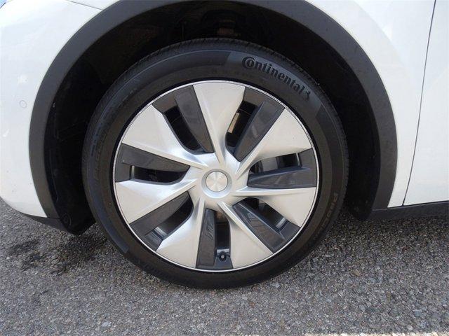 Photo of 2021 White Tesla Model Y