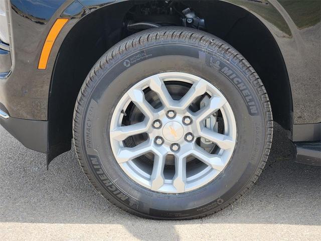 Photo of 2025 Black Chevrolet Suburban