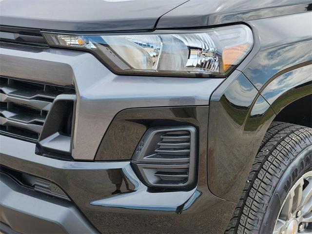Photo of 2025 Black Chevrolet Colorado