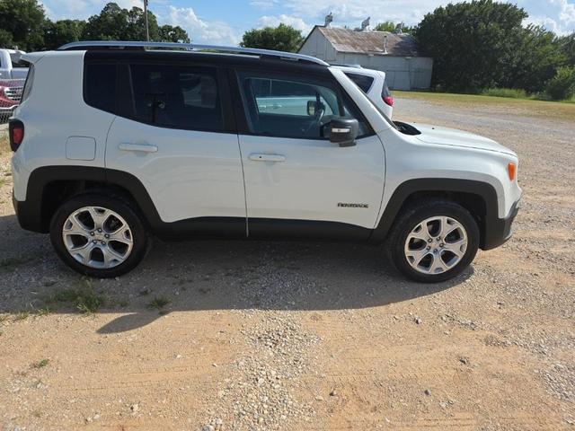 Photo of 2017 Alpine White Jeep Renegade