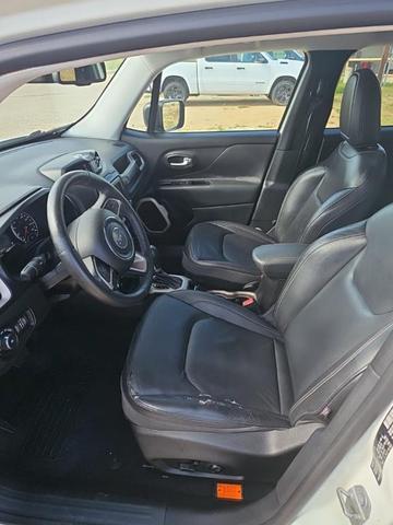 Photo of 2017 Alpine White Jeep Renegade