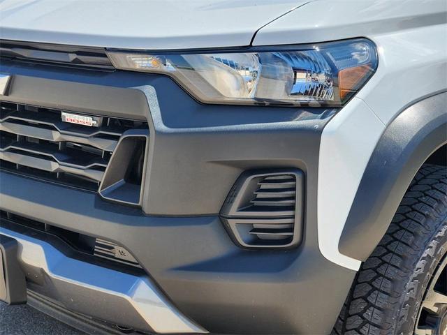 Photo of 2025 Summit White Chevrolet Colorado