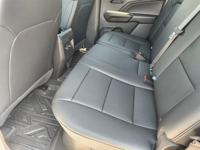 Photo of 2025 Summit White Chevrolet Colorado