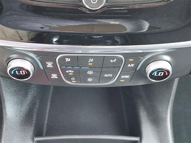 Photo of 2020 Summit White Chevrolet Traverse