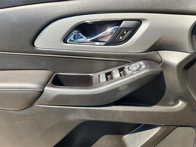 Photo of 2020 Summit White Chevrolet Traverse