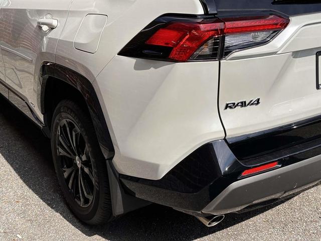 Photo of 2022 Blizzard Pearl Toyota RAV4 Hybrid