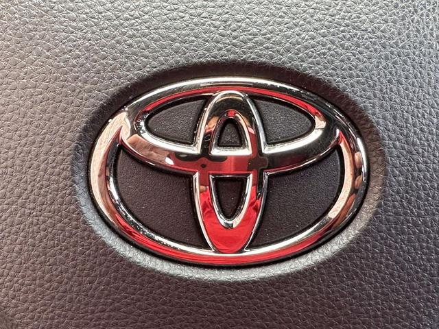Photo of 2022 Blizzard Pearl Toyota RAV4 Hybrid