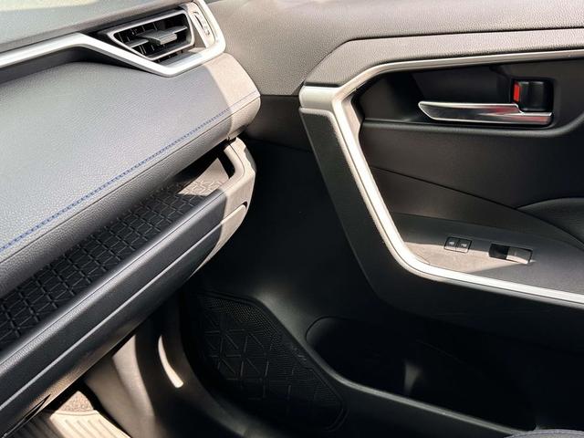 Photo of 2022 Blizzard Pearl Toyota RAV4 Hybrid