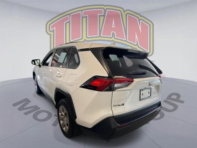 Photo of 2019 Super White Toyota RAV4
