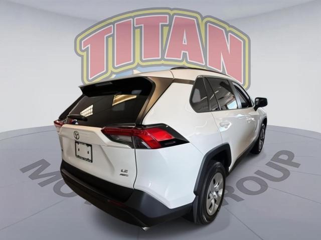 Photo of 2019 Super White Toyota RAV4