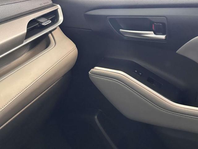 Photo of 2021 Moon Dust Toyota Highlander