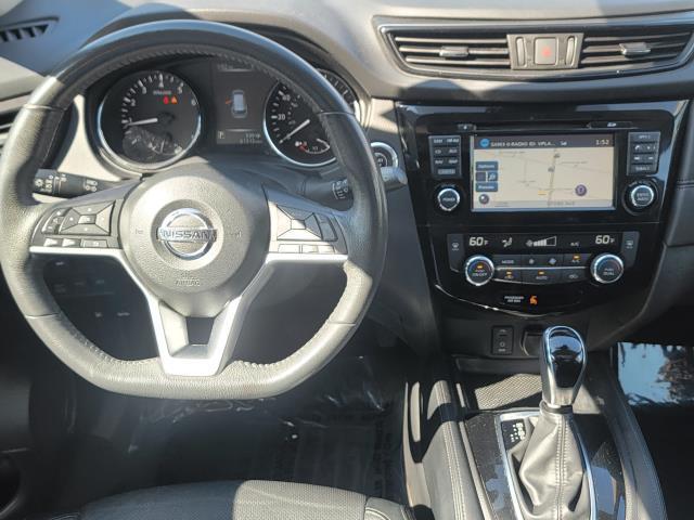 Photo of 2017 Magnetic Black Nissan Rogue