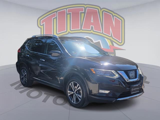 Photo of 2017 Magnetic Black Nissan Rogue