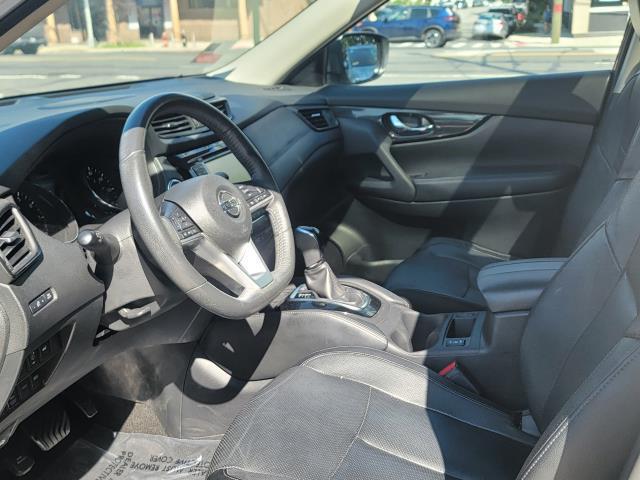 Photo of 2017 Magnetic Black Nissan Rogue