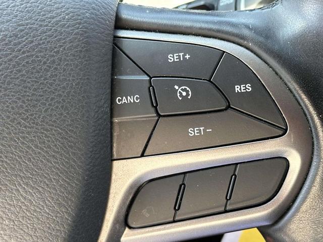 Photo of 2020 Diamond Black Crystal Pearlcoat Jeep Cherokee