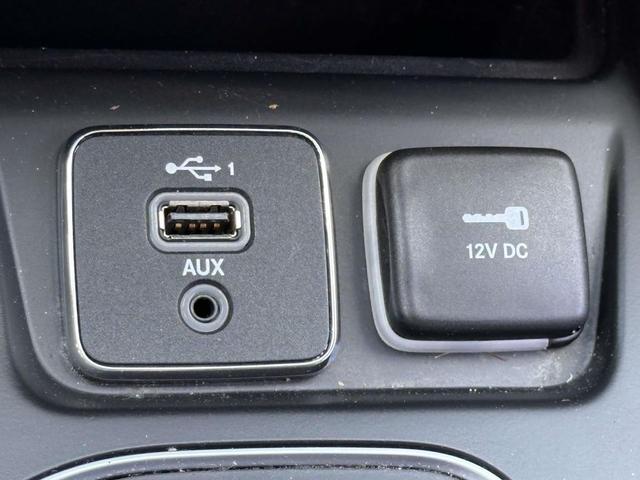 Photo of 2020 Diamond Black Crystal Pearlcoat Jeep Cherokee