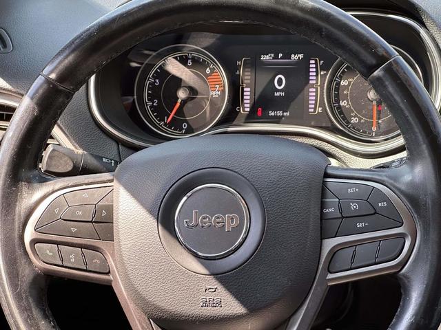 Photo of 2020 Diamond Black Crystal Pearlcoat Jeep Cherokee