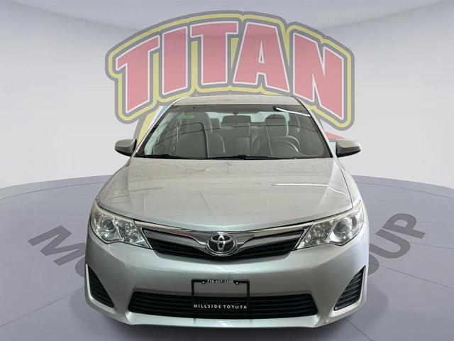 Photo of 2014 Classic Silver Metallic Toyota Camry