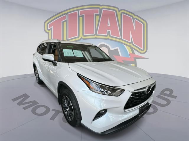 Photo of 2023 Wind Chill Pearl Toyota Highlander