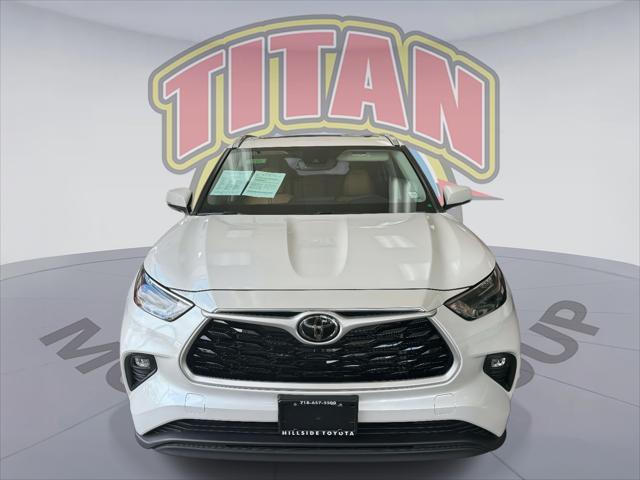 Photo of 2023 Wind Chill Pearl Toyota Highlander