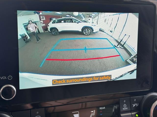 Photo of 2023 Wind Chill Pearl Toyota Highlander