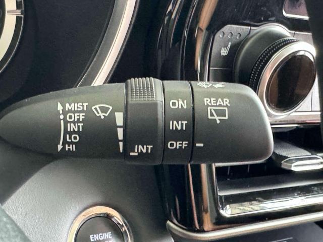Photo of 2023 Wind Chill Pearl Toyota Highlander