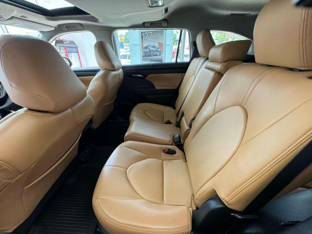 Photo of 2023 Wind Chill Pearl Toyota Highlander