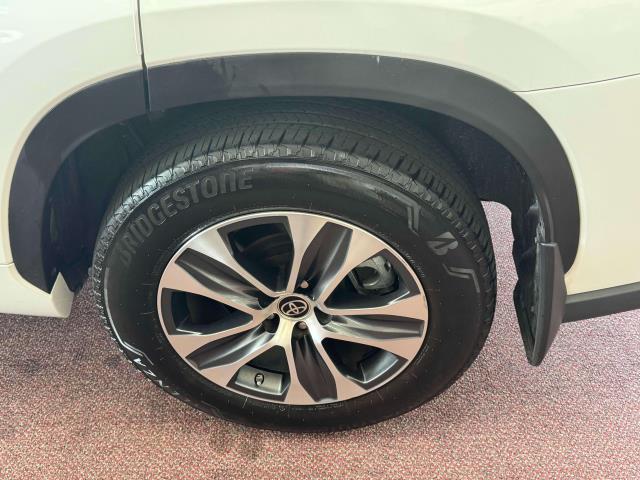 Photo of 2023 Wind Chill Pearl Toyota Highlander