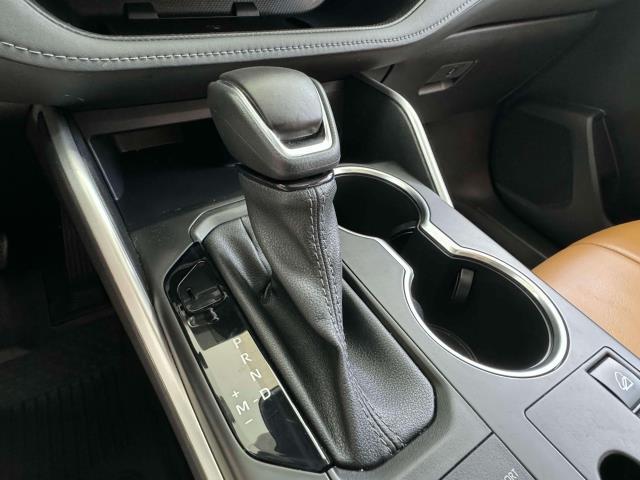 Photo of 2023 Wind Chill Pearl Toyota Highlander