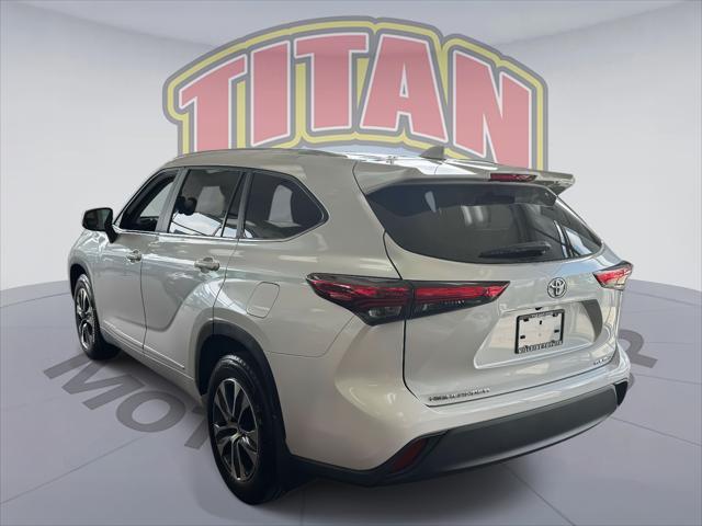 Photo of 2023 Wind Chill Pearl Toyota Highlander