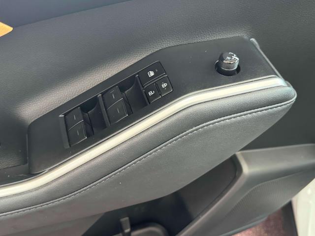 Photo of 2023 Wind Chill Pearl Toyota Highlander