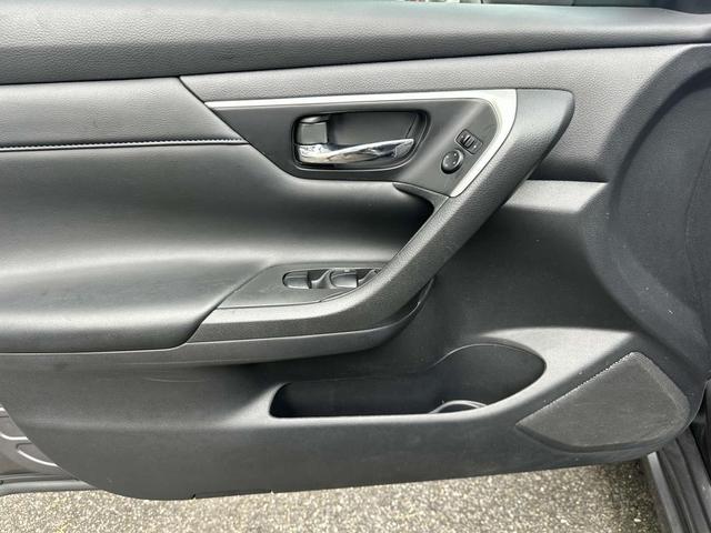 Photo of 2017 Brilliant Silver Nissan Altima
