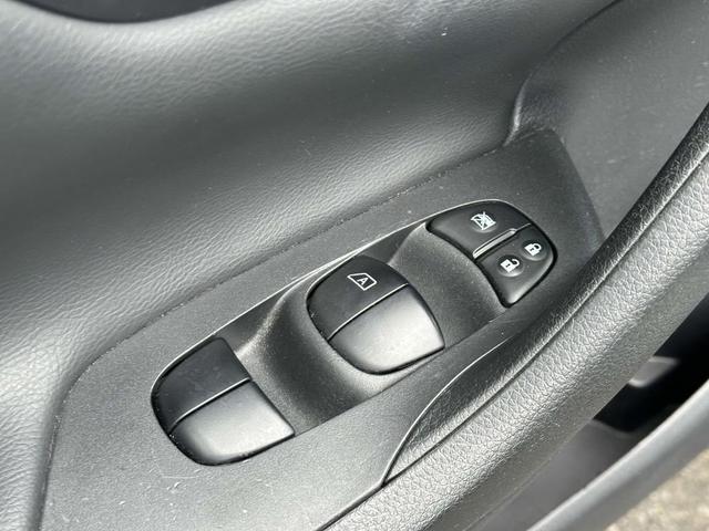 Photo of 2017 Brilliant Silver Nissan Altima