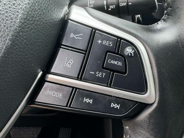 Photo of 2023 Midnight Black Metallic Toyota Highlander