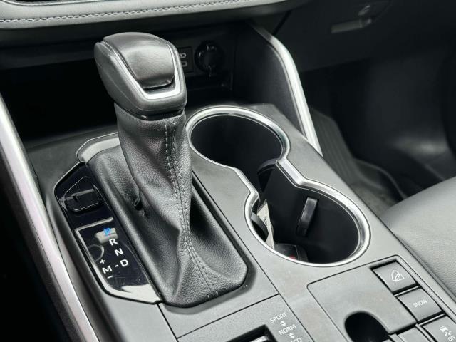 Photo of 2023 Midnight Black Metallic Toyota Highlander