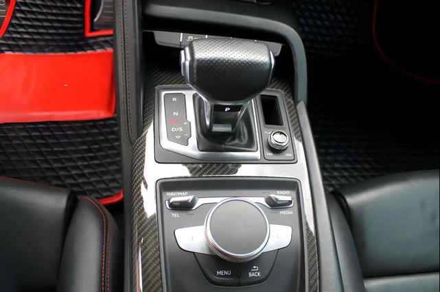Photo of 2018 Black Audi R8