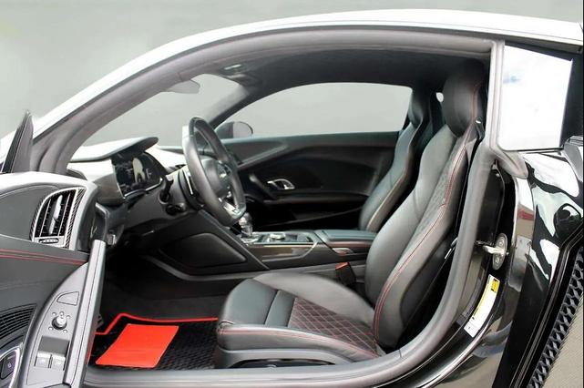 Photo of 2018 Black Audi R8